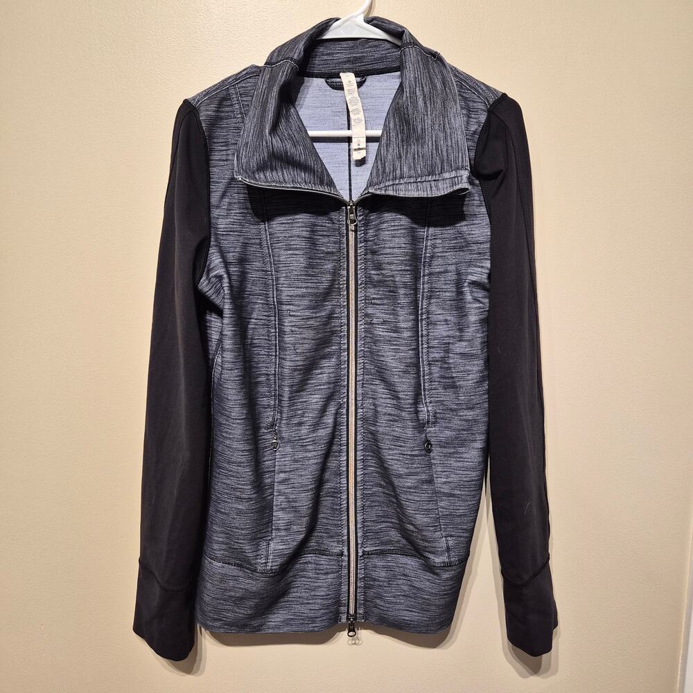 Lululemon Size 10 Daily Yoga Jacket Black and Gray Full Zip with Zip Pockets
